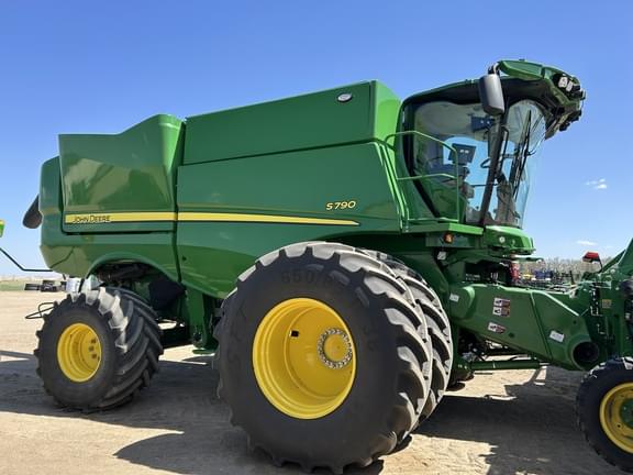 Image of John Deere S790 equipment image 1