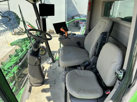 Image of John Deere S790 equipment image 4
