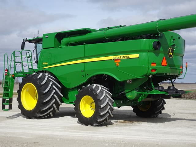 Image of John Deere S790 equipment image 4