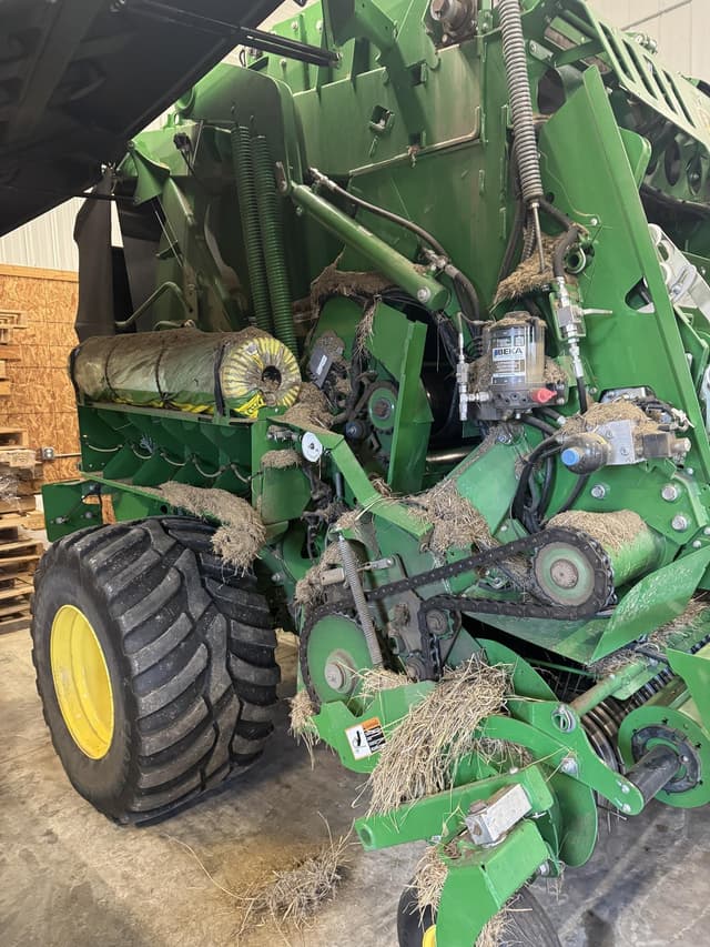 Image of John Deere V461R equipment image 4