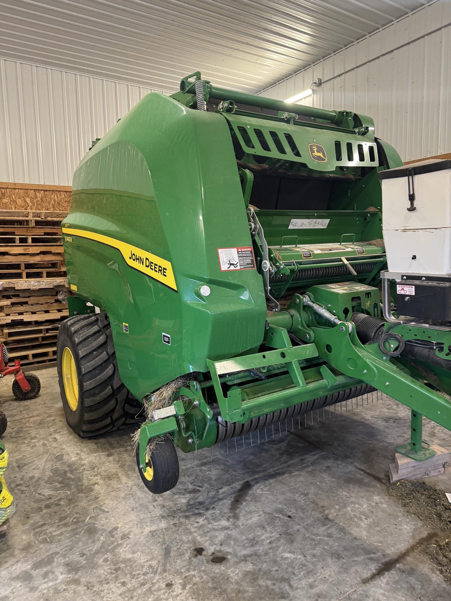 2024 John Deere V461R Equipment Image0