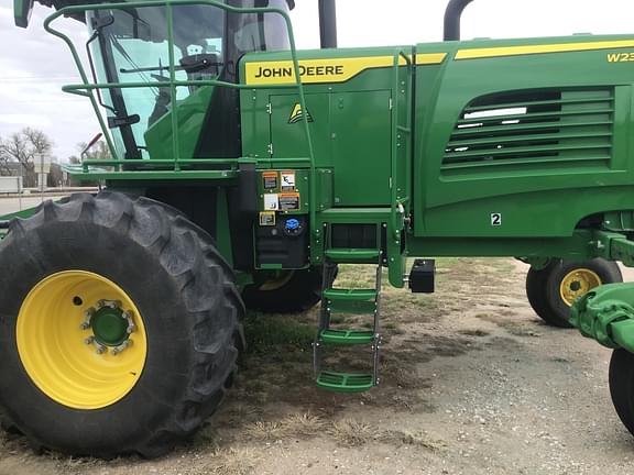Image of John Deere W235 equipment image 3