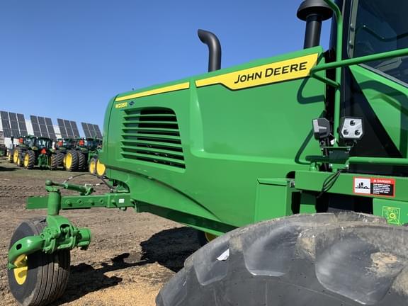 Image of John Deere W235R equipment image 4
