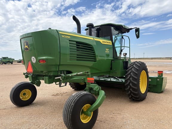 Image of John Deere W235R equipment image 4
