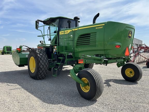 Image of John Deere W235R equipment image 2