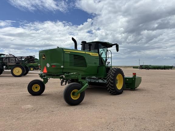 Image of John Deere W235R equipment image 4