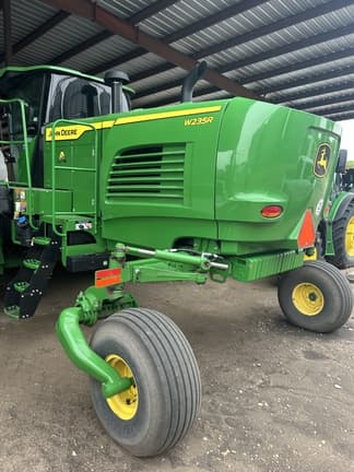 Image of John Deere W235R equipment image 3