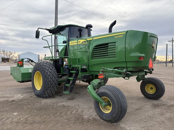 Image of John Deere W235R equipment image 2