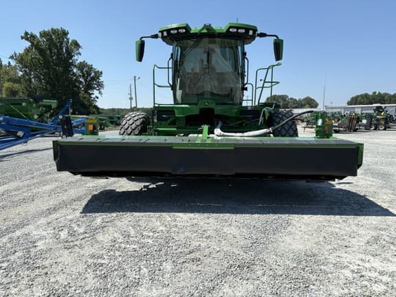Image of John Deere W235R equipment image 3