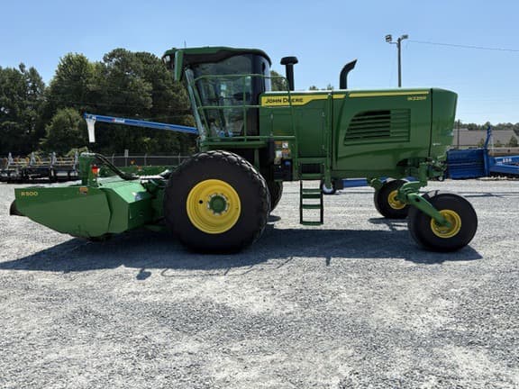 Image of John Deere W235R equipment image 4