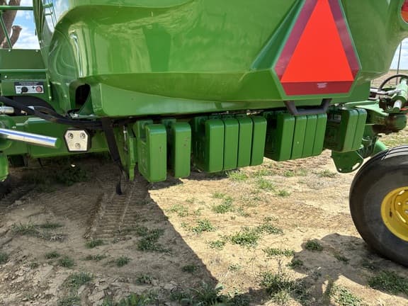 Image of John Deere W235R equipment image 3