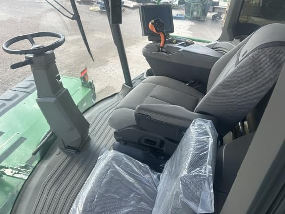 Image of John Deere W235R equipment image 4