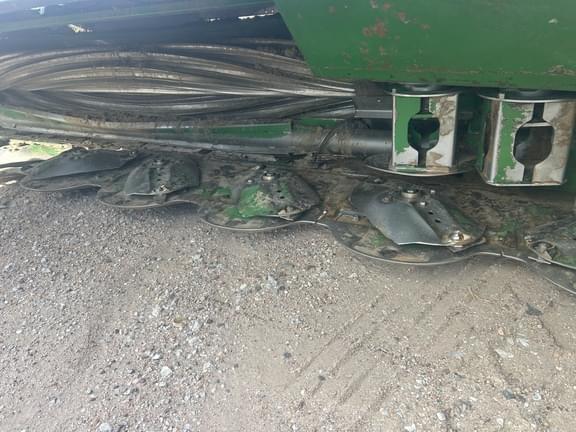 Image of John Deere W235R equipment image 4