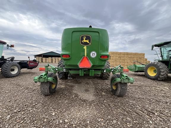 Image of John Deere W235R equipment image 3