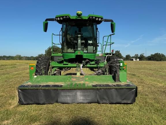 Image of John Deere W235R equipment image 2