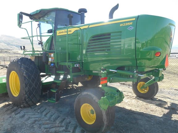 Image of John Deere W235R equipment image 3