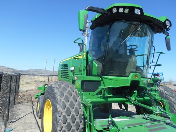 Image of John Deere W235R equipment image 2