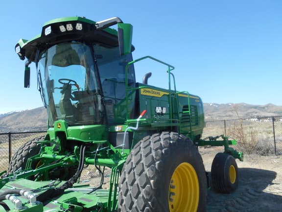 Image of John Deere W235R equipment image 1
