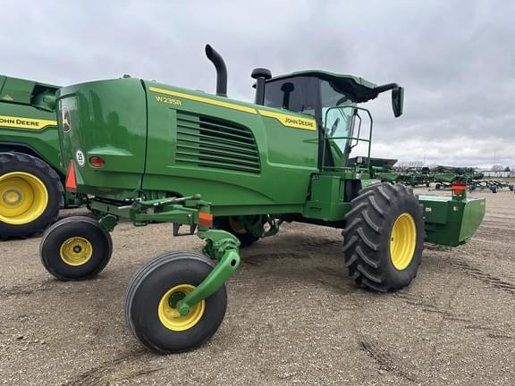 Image of John Deere W235R equipment image 4