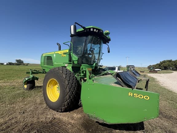 Image of John Deere W235R equipment image 3