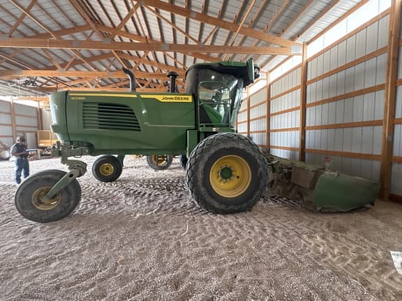 Image of John Deere W235R equipment image 4