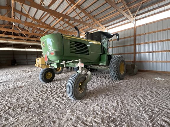 Image of John Deere W235R equipment image 3