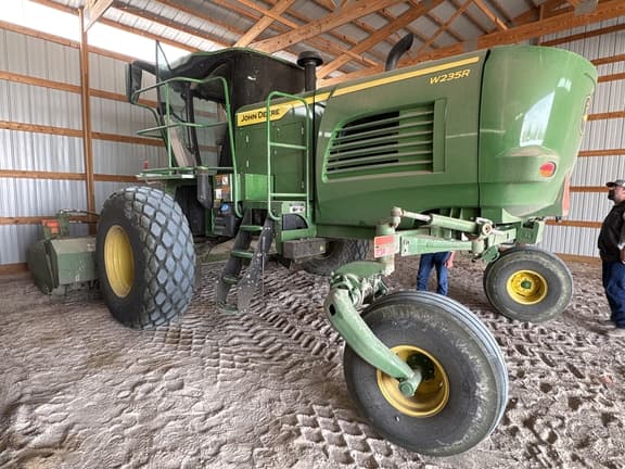 Image of John Deere W235R equipment image 1