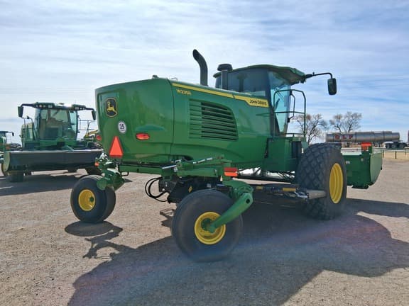 Image of John Deere W235R equipment image 4