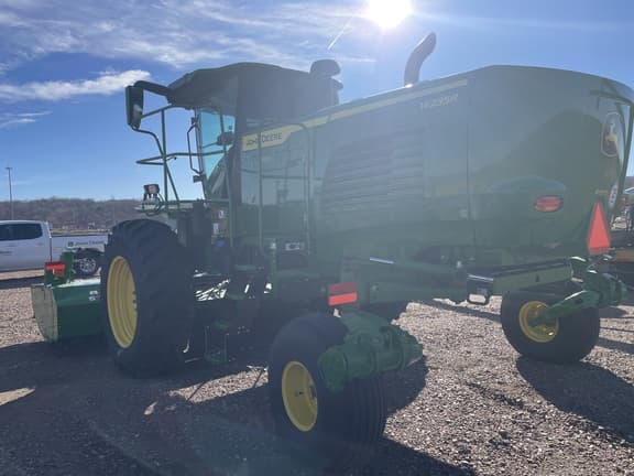 Image of John Deere W235R equipment image 2