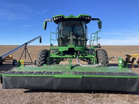 Image of John Deere W235R equipment image 4