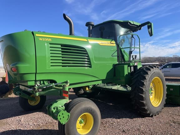 Image of John Deere W235R equipment image 3