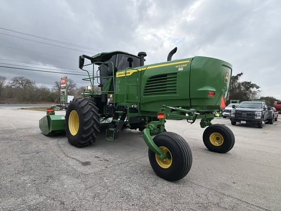 Image of John Deere W235R equipment image 3