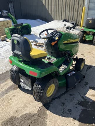 Image of John Deere X330 equipment image 1