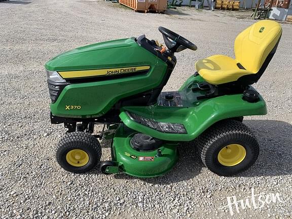 Image of John Deere X370 equipment image 3