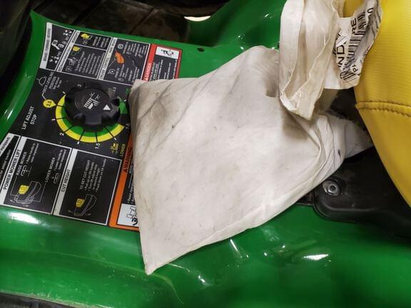 Image of John Deere X370 equipment image 4