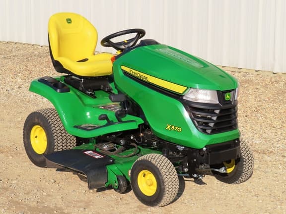 Image of John Deere X370 equipment image 2