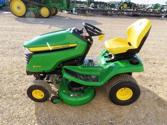 Image of John Deere X370 equipment image 4