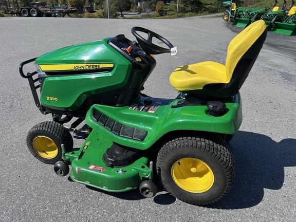 Image of John Deere X390 equipment image 4