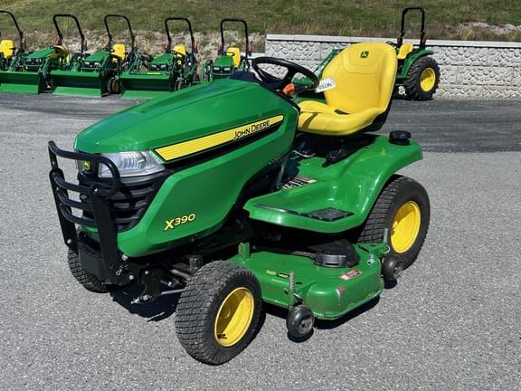 Image of John Deere X390 equipment image 3