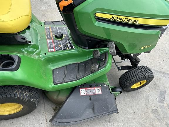 Image of John Deere X370 equipment image 3