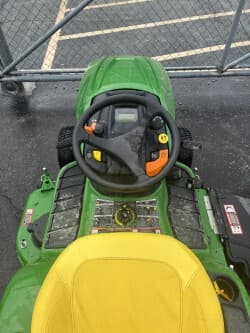 Image of John Deere X380 equipment image 4