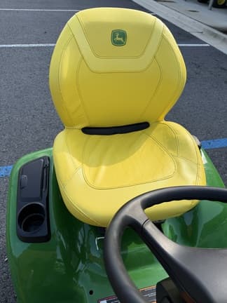 Image of John Deere X390 equipment image 4