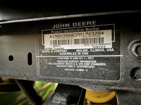 Image of John Deere X390 equipment image 4
