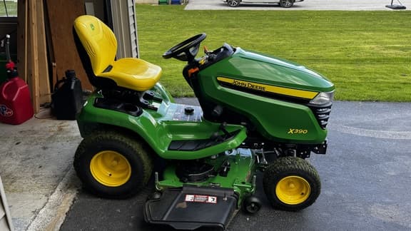 Image of John Deere X390 equipment image 2