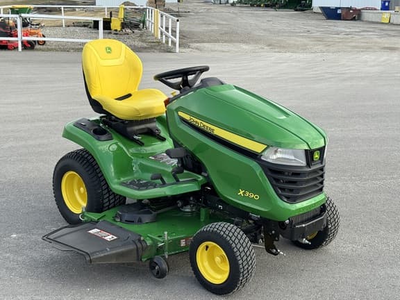 Image of John Deere X390 equipment image 3