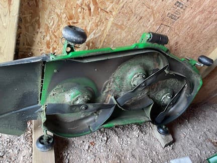 Image of John Deere X390 equipment image 3
