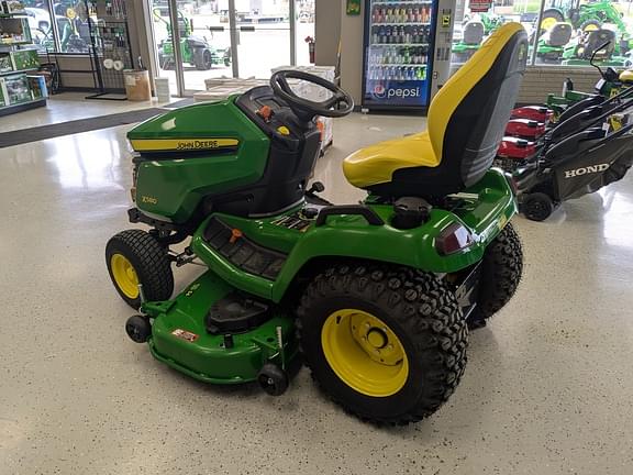 Image of John Deere X580 equipment image 1
