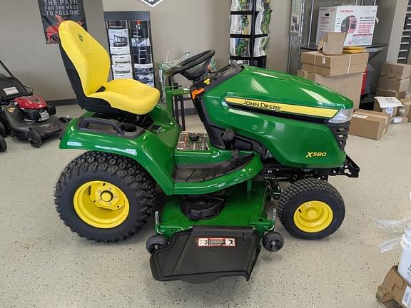 Image of John Deere X580 equipment image 3