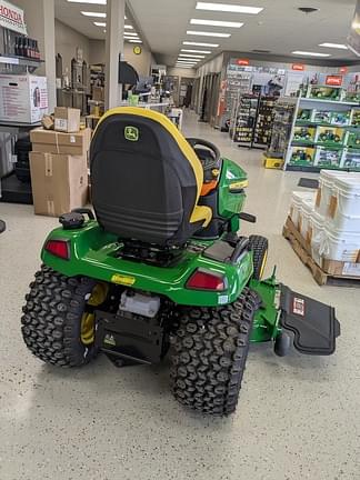 Image of John Deere X580 equipment image 4