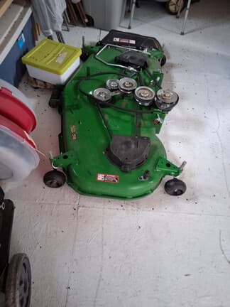 Image of John Deere X580 equipment image 2